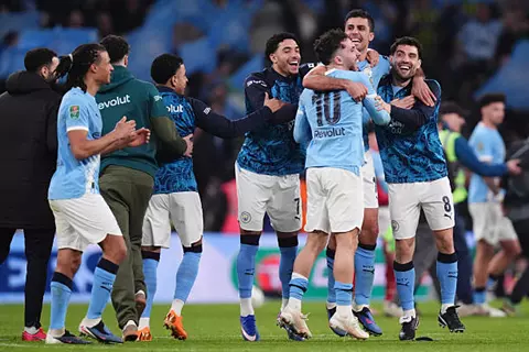 كأس كاراباو أول ألقاب عمر مرموش مع مانشستر سيتي